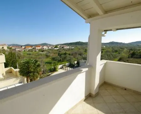 Robi Betina Apartamento Tisno